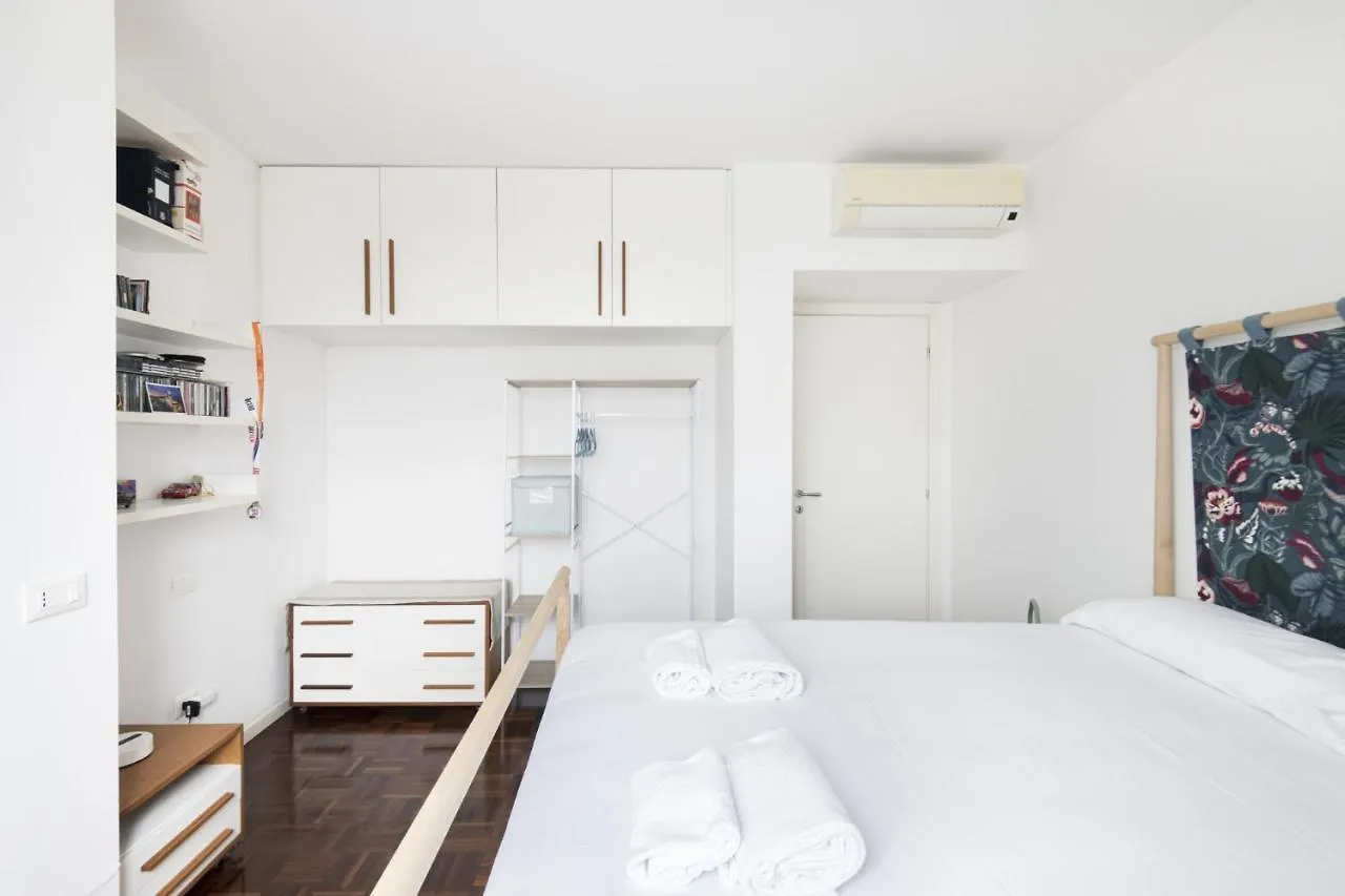 Апартаменты Easylife - Accogliente Dimora Con Balcone Милан